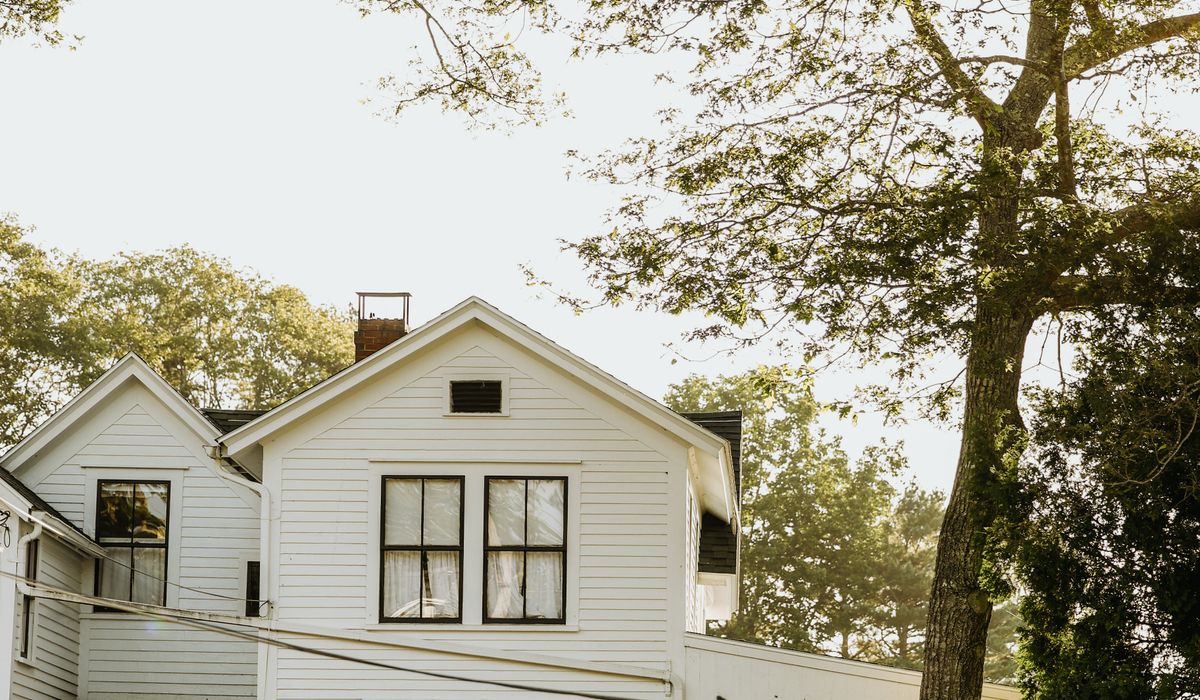 Choosing Weatherproof Paint Colours for a Coastal Cottage Exterior